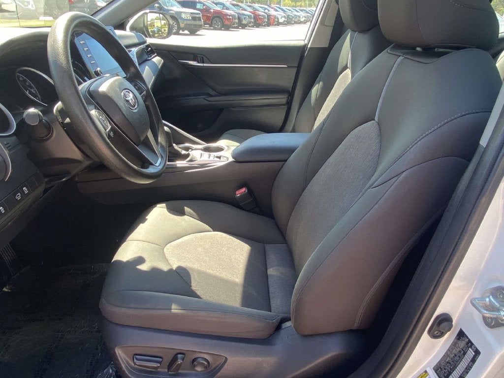2022 Toyota Camry Hybrid LE