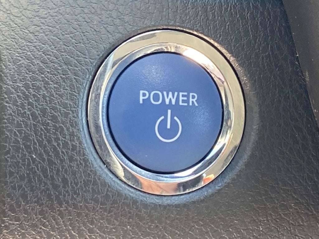 2022 Toyota Camry Hybrid LE