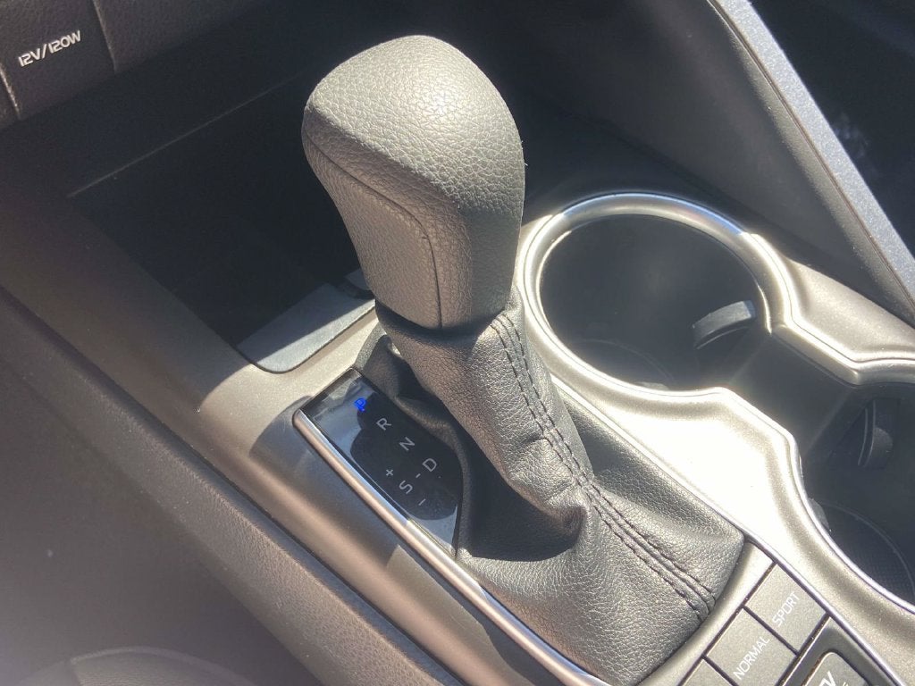 2022 Toyota Camry Hybrid LE
