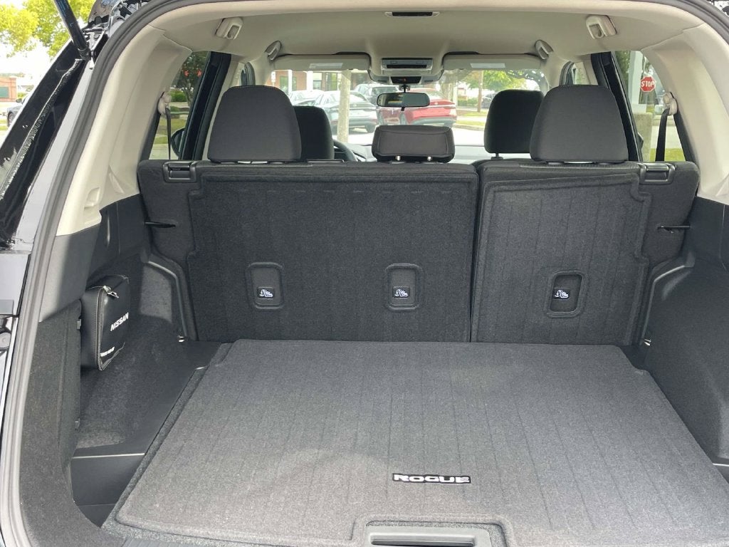 2027 Nissan Rogue SV