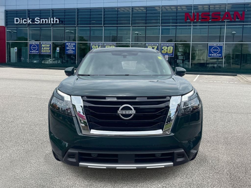 2025 Nissan Pathfinder SL