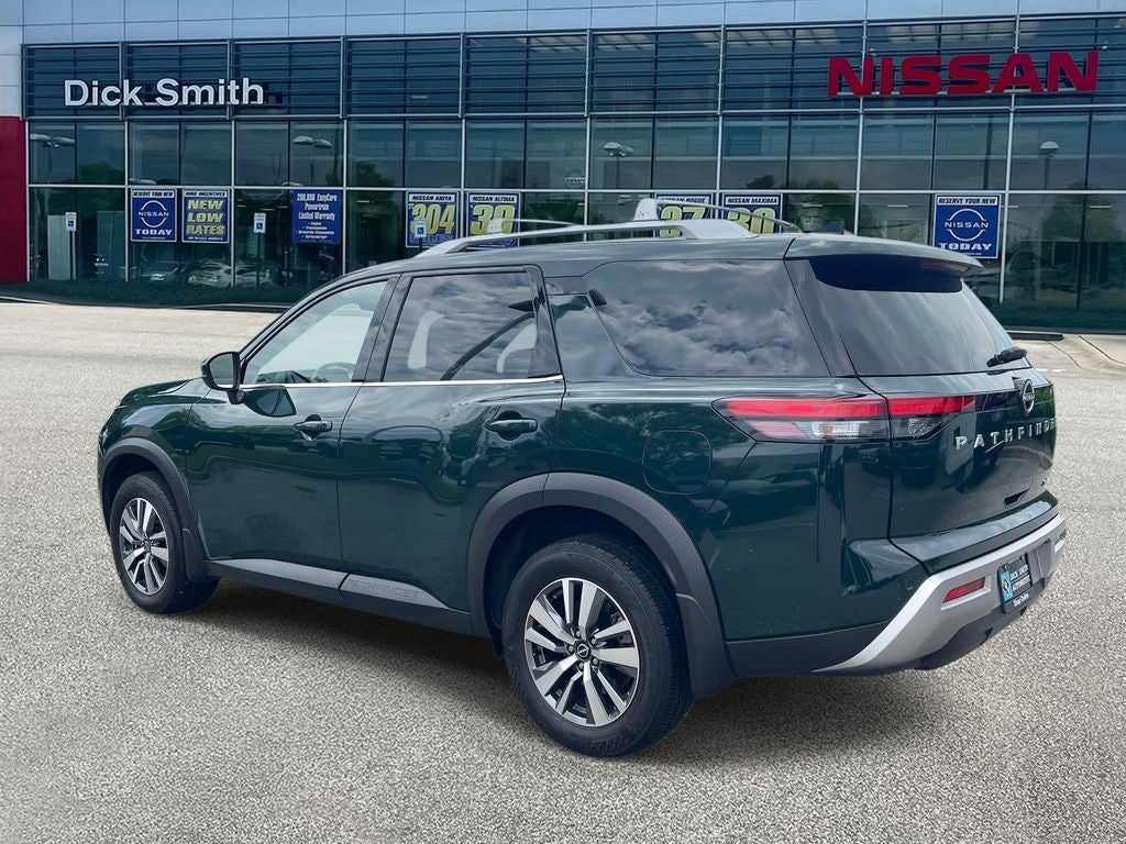 2025 Nissan Pathfinder SL