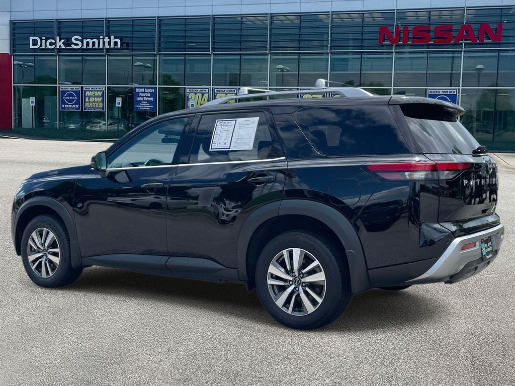 2025 Nissan Pathfinder SL