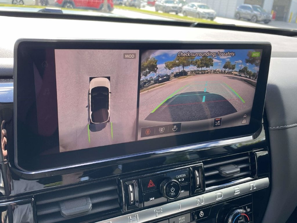 2026 Nissan Pathfinder SL