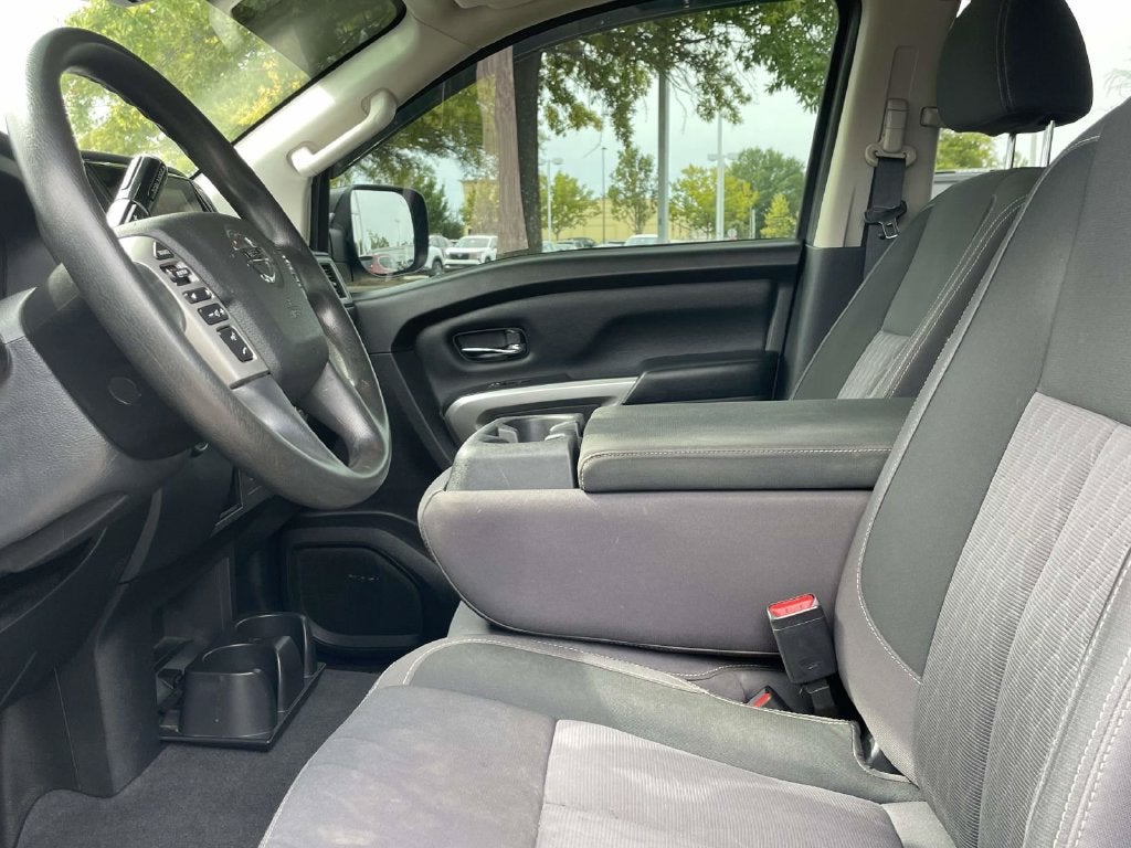 2022 Nissan Titan SV