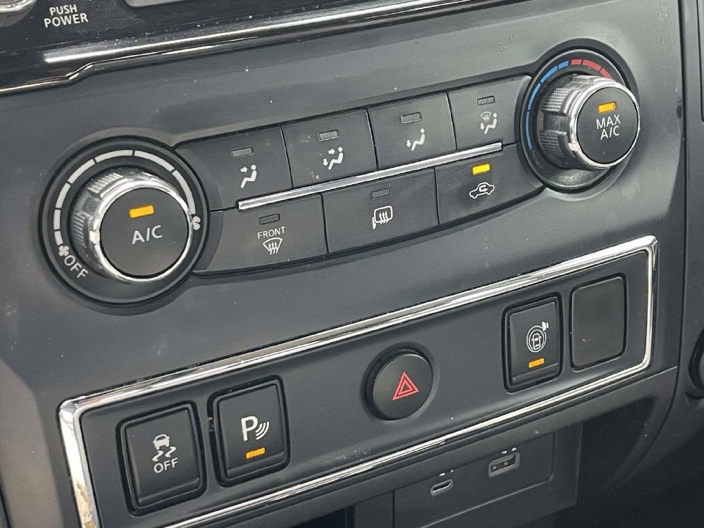 2022 Nissan Titan SV