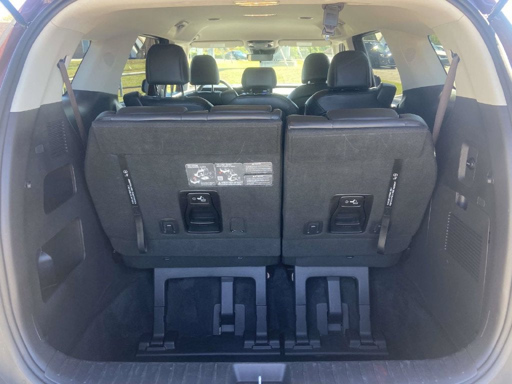 2025 Kia Carnival LXS