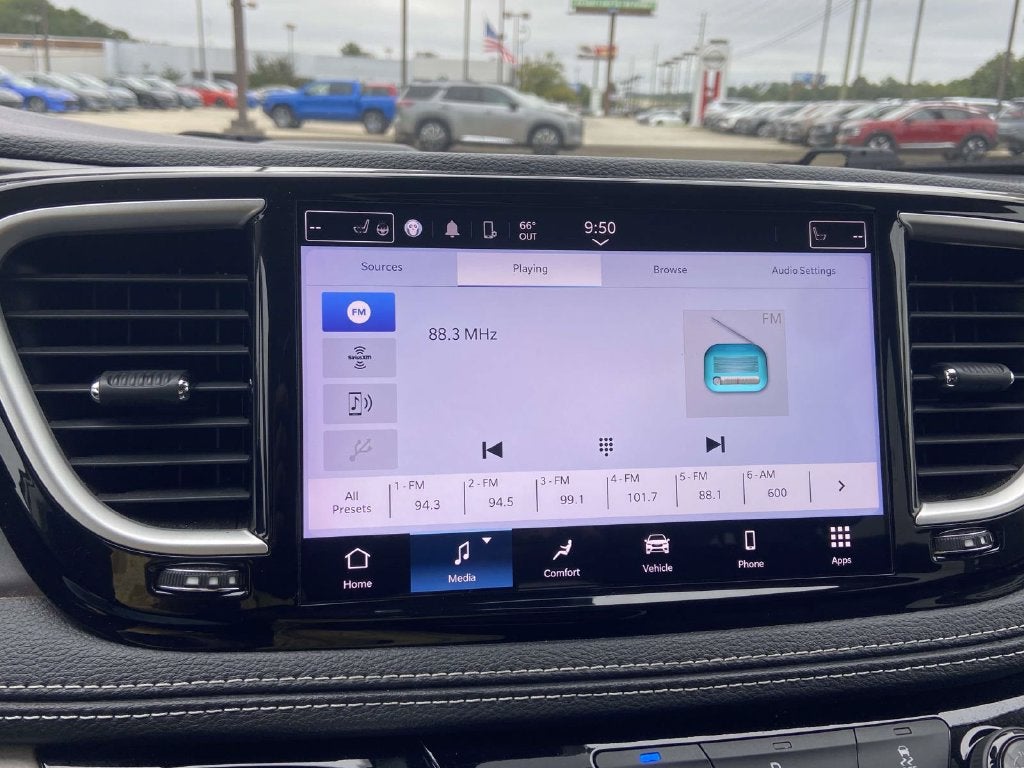 2023 Chrysler Pacifica Hybrid Touring L