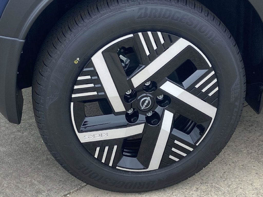 2027 Nissan Kicks SV